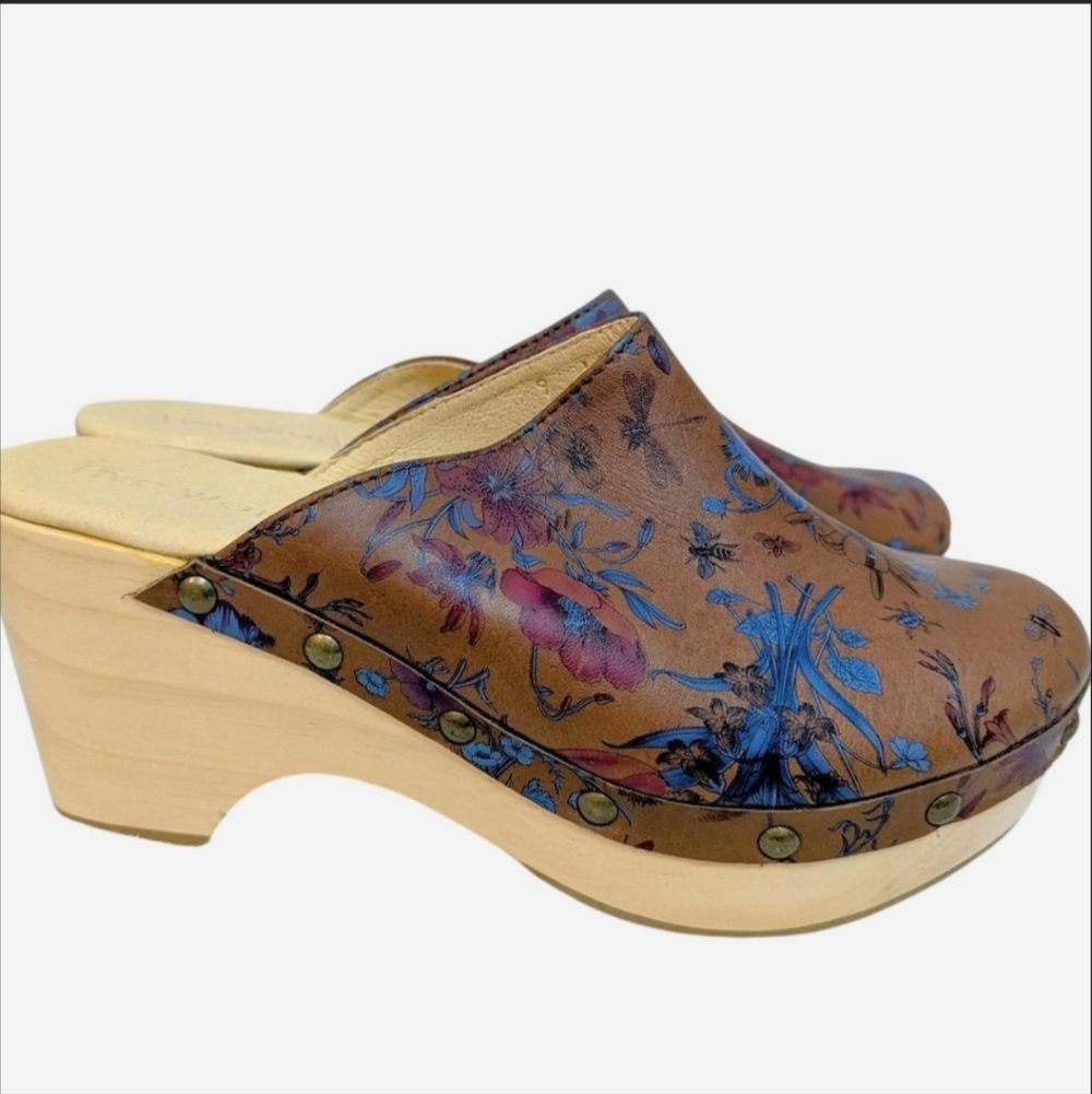 Sundance Five Worlds Corianne Leather Blue Floral Bee Clogs Wooden Block Heel 9